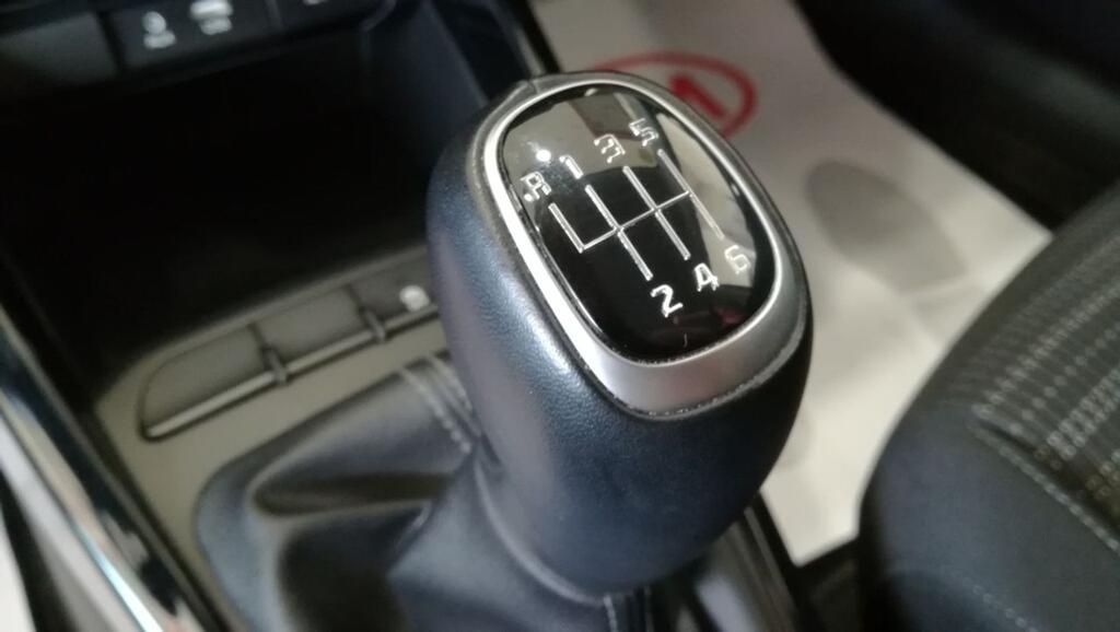 Kia Stonic 1.0 T-GDi 74kW (100CV) Drive 23