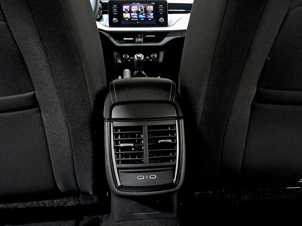 Skoda Kamiq 1.0 TSI 81kW (110CV) AMBITION 27