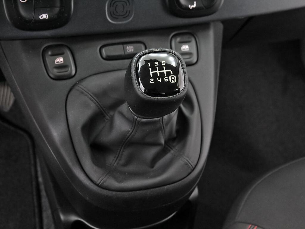 Fiat Panda City Cross 1.0 Gse 51kw (70CV) 28