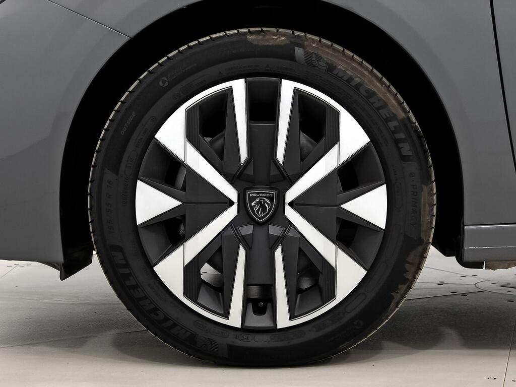 Peugeot 208 Active Puretech 100 11