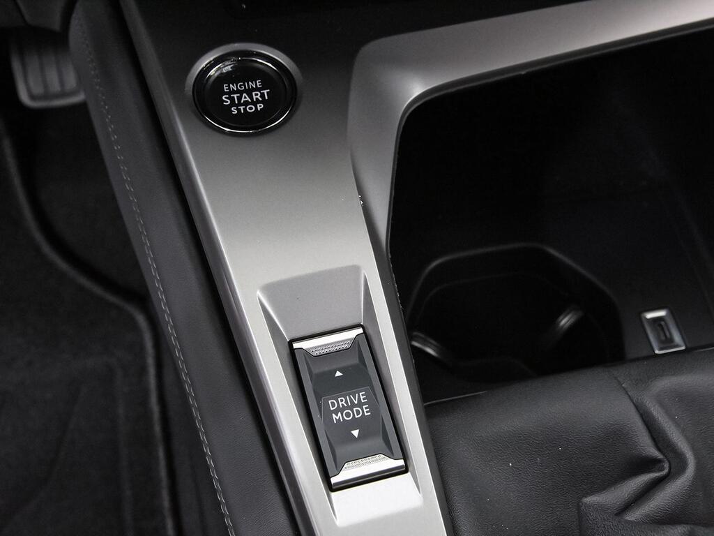 Peugeot 308 5P Allure PureTech 130 S&S MAN 30