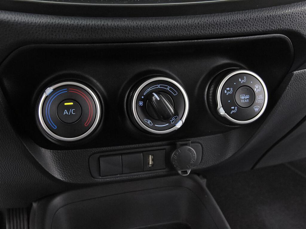 Toyota Aygo X Cross 1.0 VVT-I 72CV Play 27