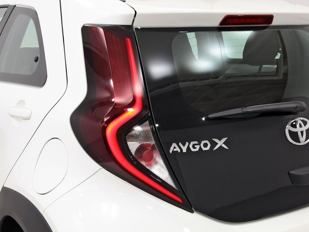 Toyota Aygo X Cross 1.0 VVT-I 72CV Play 31