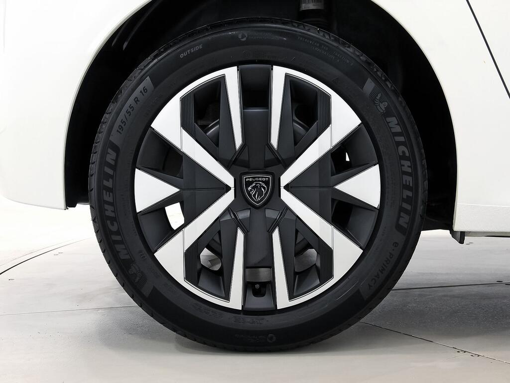 Peugeot 208 Active Puretech 100 8