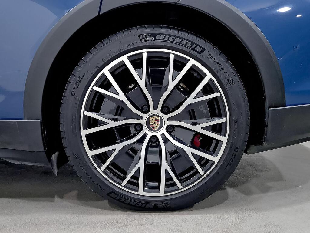 Porsche Taycan 4S Cross Turismo 11