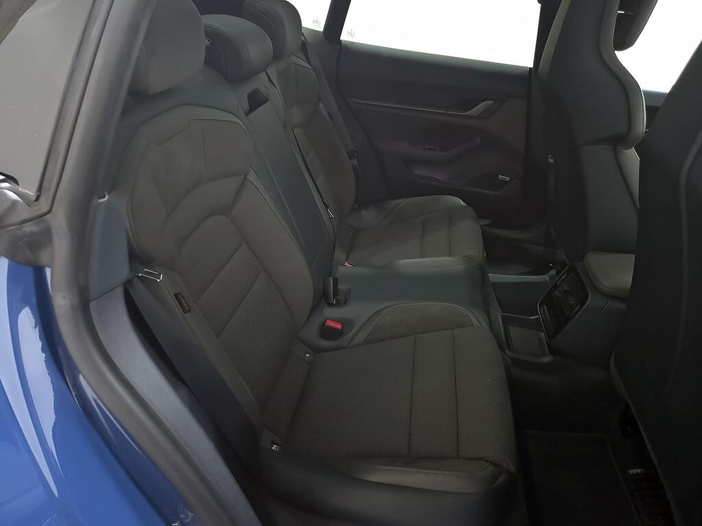 Porsche Taycan 4S Cross Turismo 8