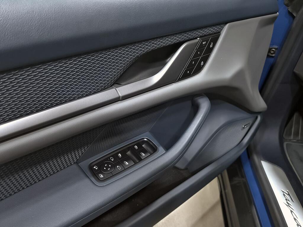 Porsche Taycan 4S Cross Turismo 12
