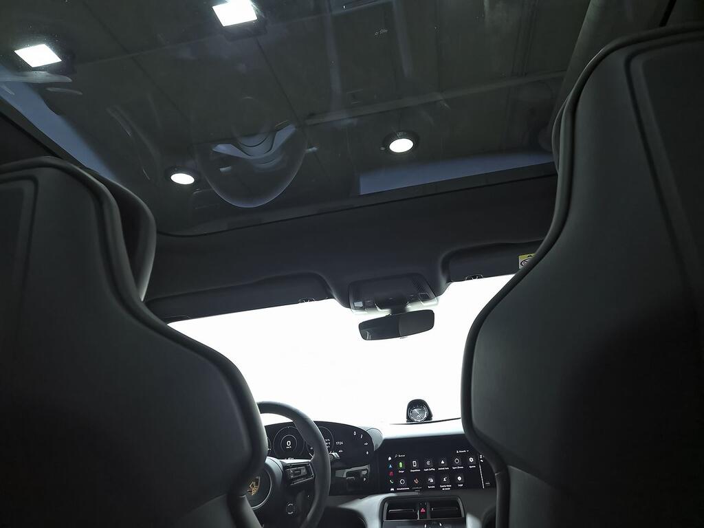 Porsche Taycan 4S Cross Turismo 33