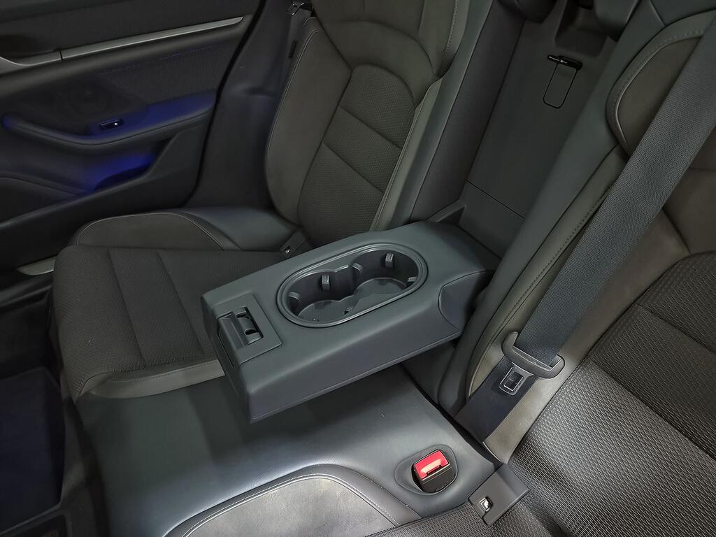 Porsche Taycan 4S Cross Turismo 36