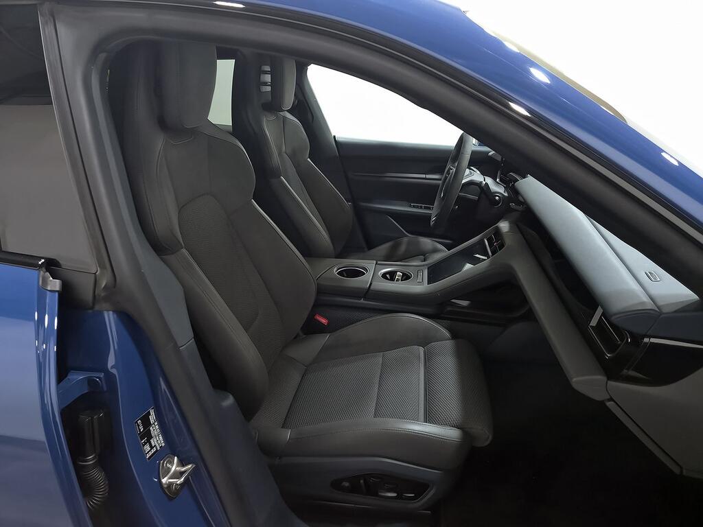 Porsche Taycan 4S Cross Turismo 7