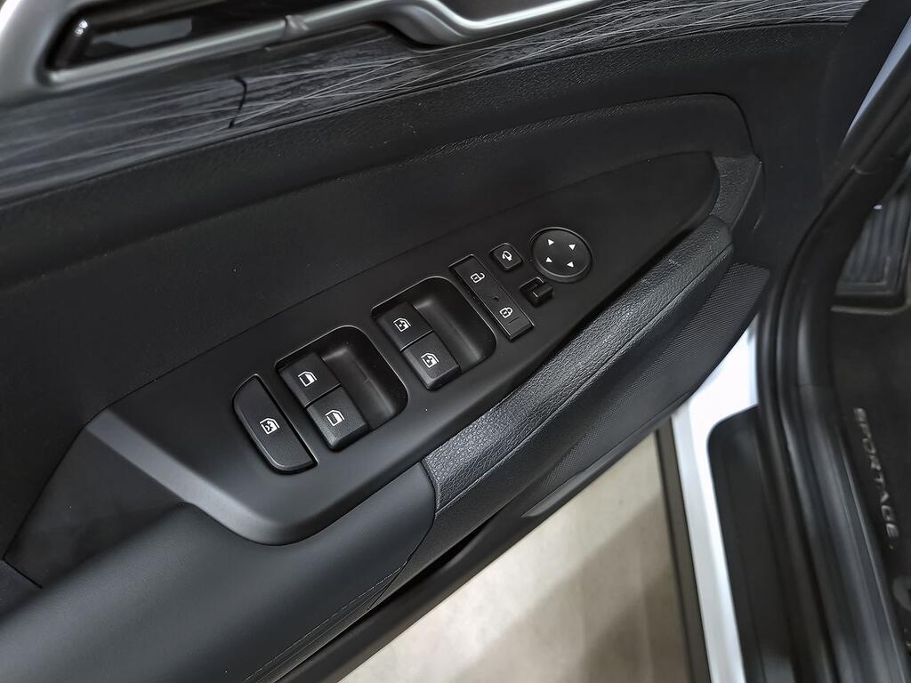 Kia Sportage 1.6 T-GDi MHEV 118kW (160CV) Drive 17″ 11