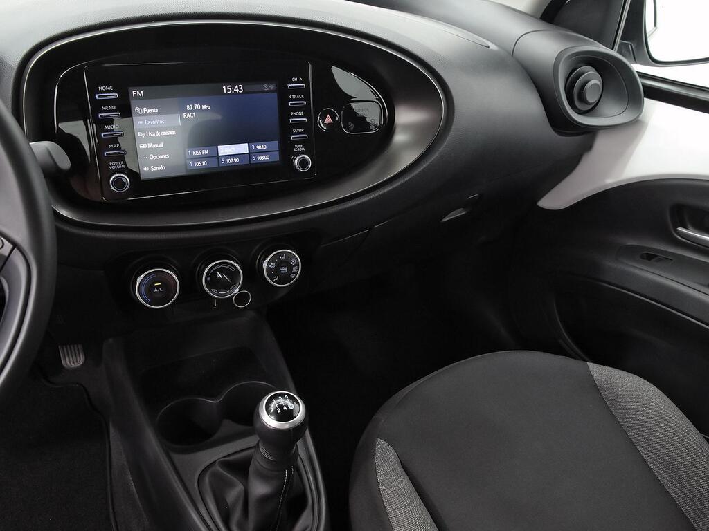 Toyota Aygo X Cross 1.0 VVT-I 72CV Play 11