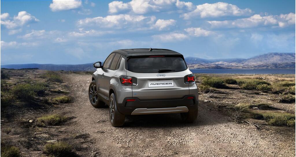 Jeep Avenger 1.2 eHybrid 81kW (110CV) Summit 4