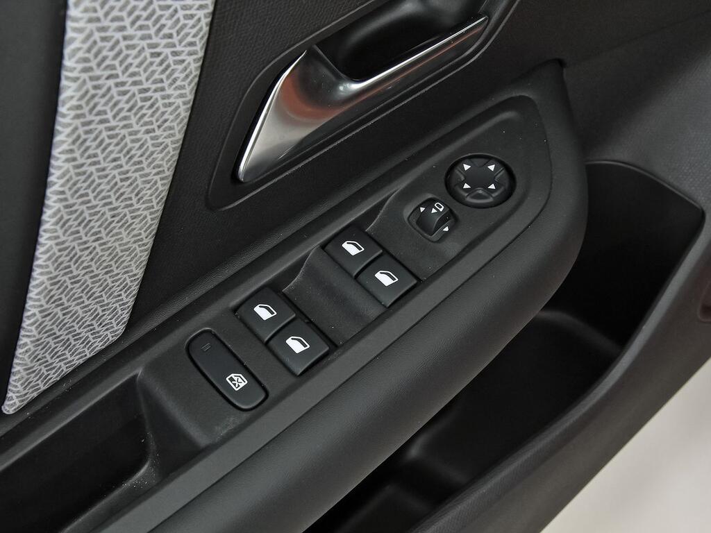 Citroën C4 PureTech 130 S&S EAT8 Shine 13