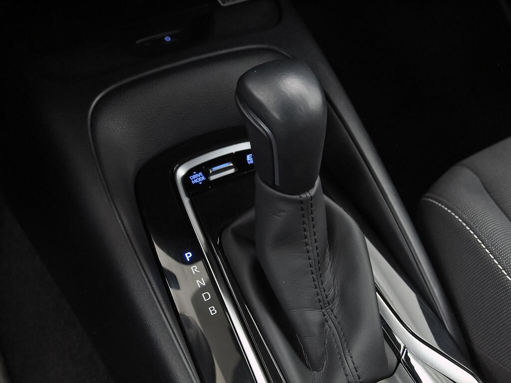 Toyota Corolla 1.8 125H BUSINESS E-CVT 29