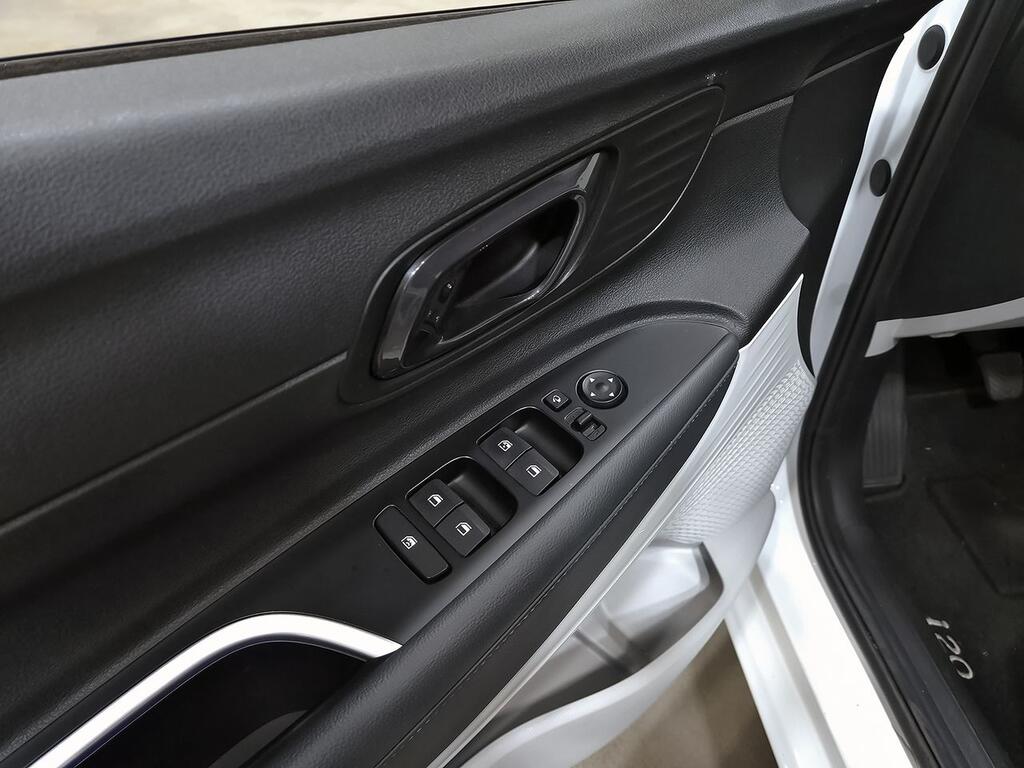 Hyundai i20 1.0 TGDI 74kW (100CV) 48V Tecno 11