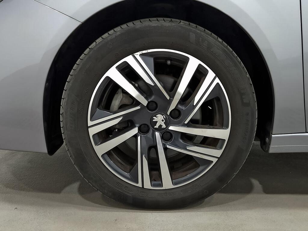 Peugeot 208 Allure Puretech 100 10