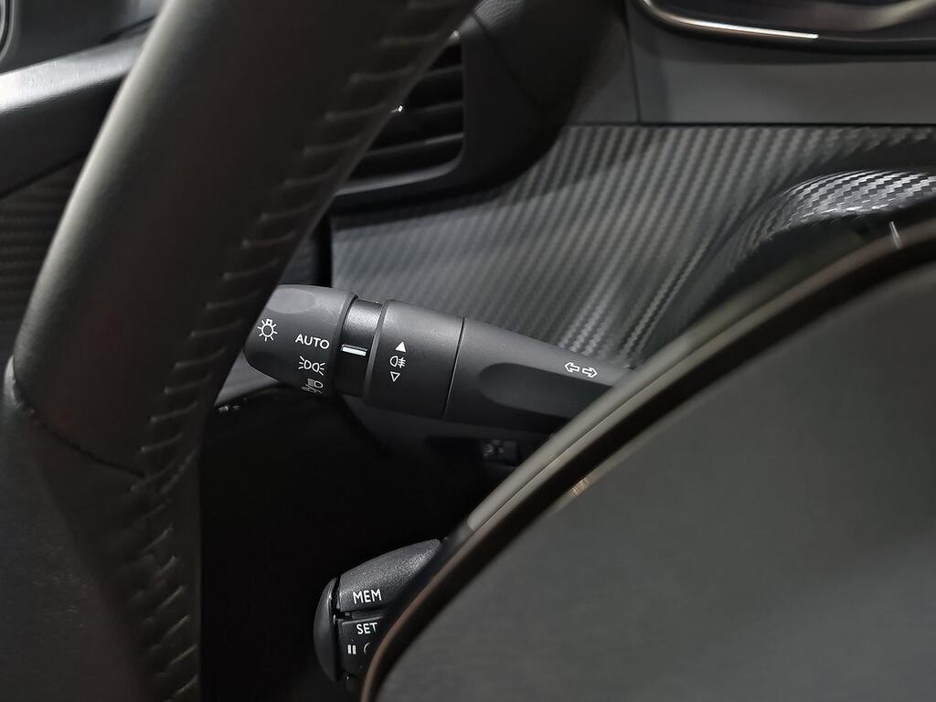 Peugeot 208 Allure Puretech 100 14