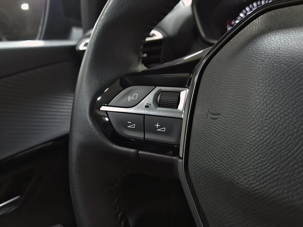 Peugeot 208 Allure Puretech 100 18