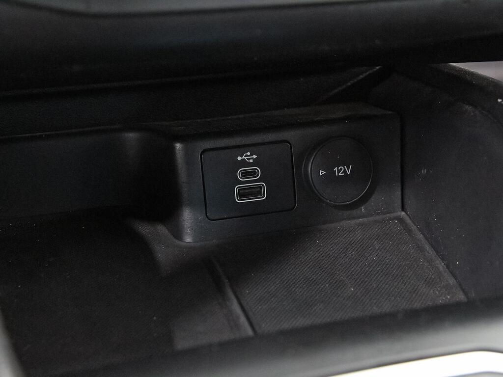 Ford Focus 1.0 Ecoboost MHEV 114kW ST-Line Auto 32