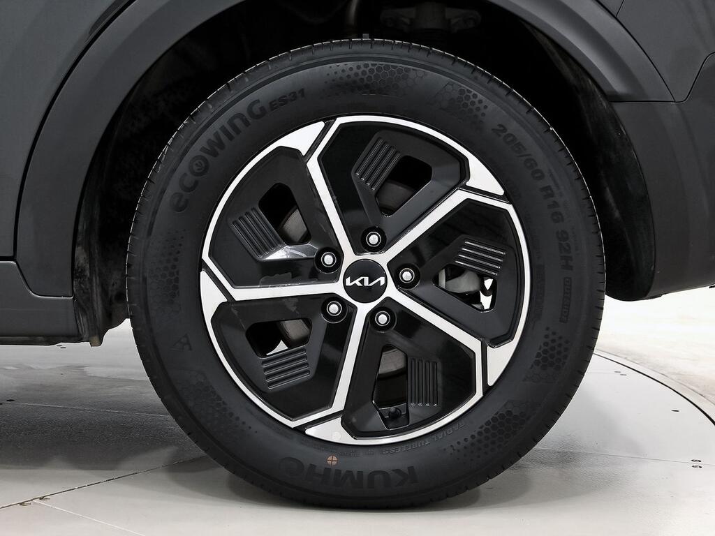 Kia Niro 1.6 GDi PHEV 104kW (141CV) Concept 10