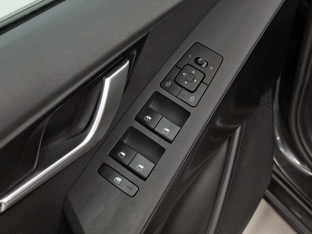 Kia Niro 1.6 GDi PHEV 104kW (141CV) Concept 12