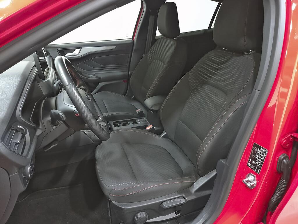 Ford Focus 1.0 Ecoboost MHEV 92kW ST-Line 8