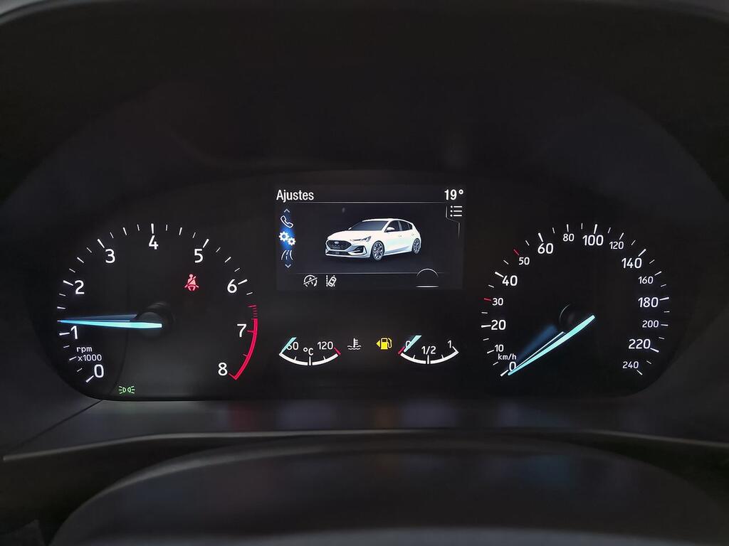 Ford Focus 1.0 Ecoboost MHEV 92kW ST-Line 14