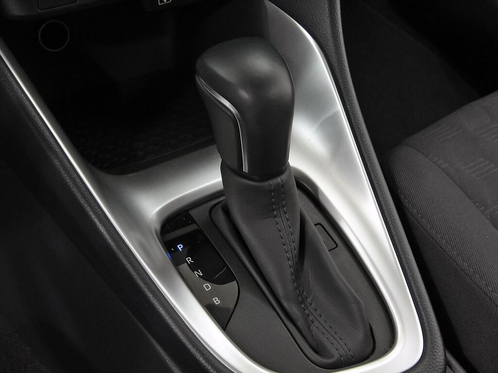 Toyota Yaris 1.5 120H Active Plus 26