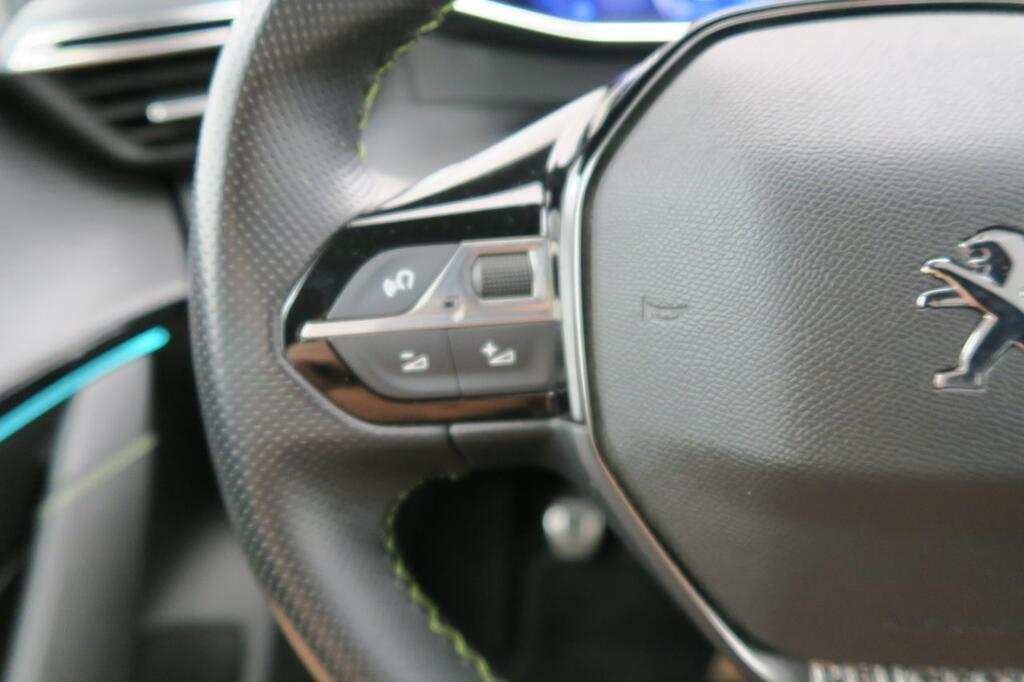 Peugeot 208 PureTech 73kW (100CV) GT Pack 11