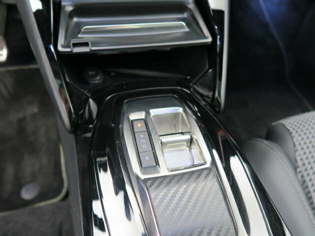 Peugeot 2008 Eléctrico GT 136 (100kW) 10