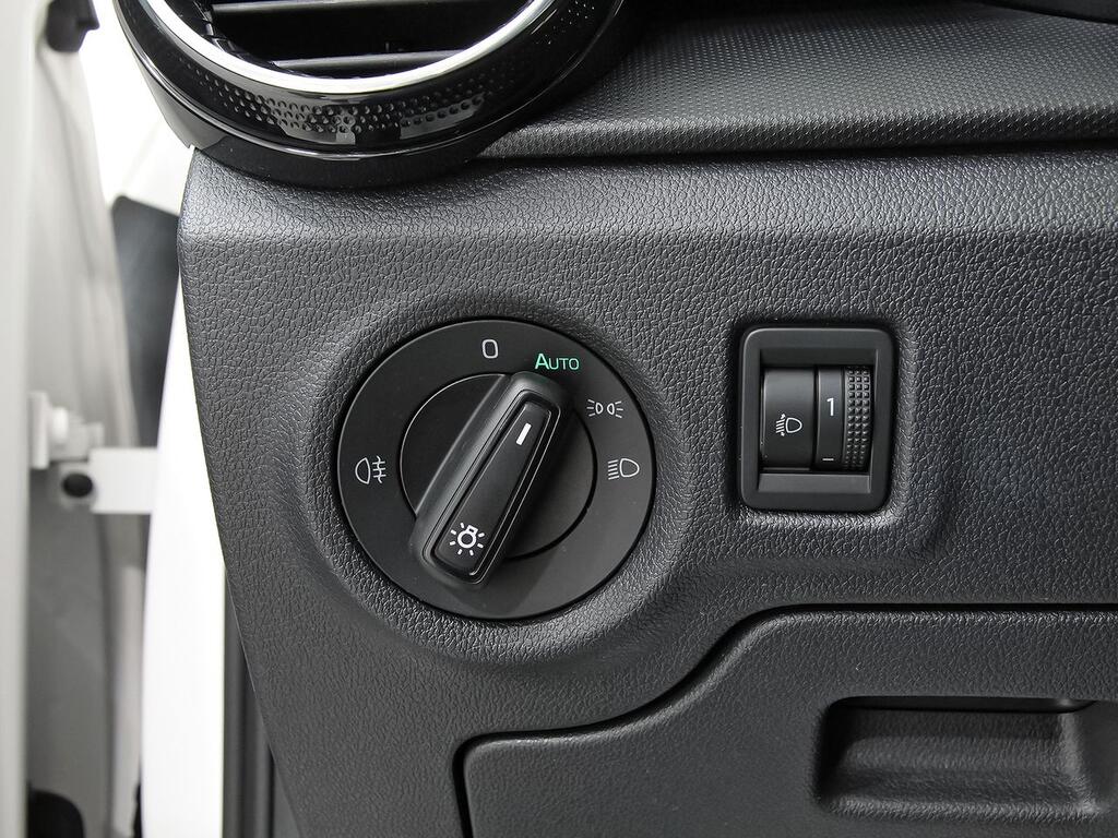 Skoda Fabia 1.0 MPI 59KW (80CV) Ambition 12