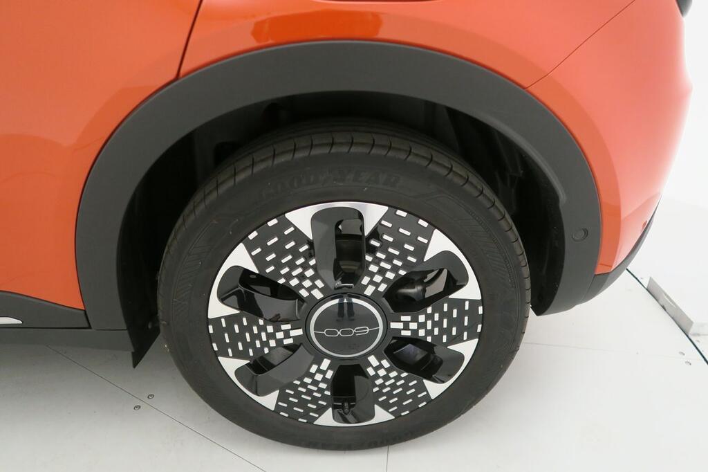 Fiat 600 600e La prima 54kwh 115kw (156cv) 24