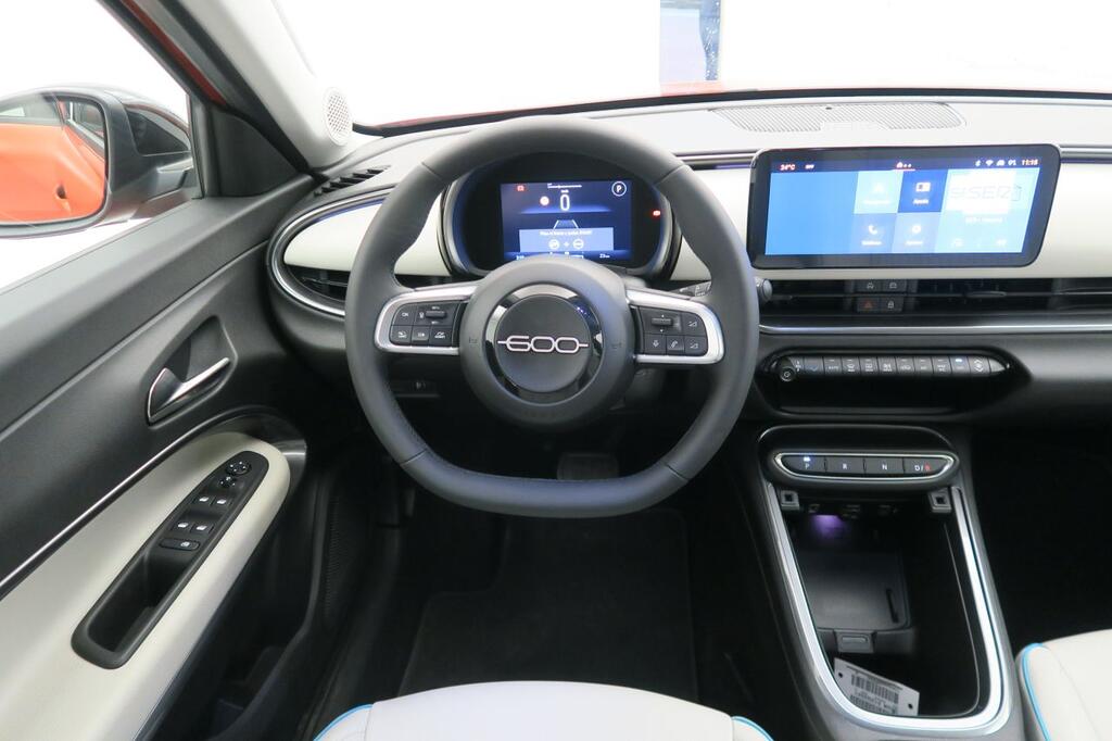 Fiat 600 600e La prima 54kwh 115kw (156cv) 14