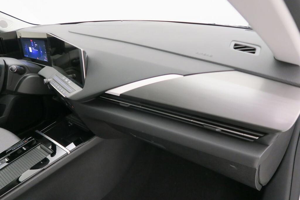 Opel Astra 1.6T Hybrid 132kW (180CV) Elegance Auto 16