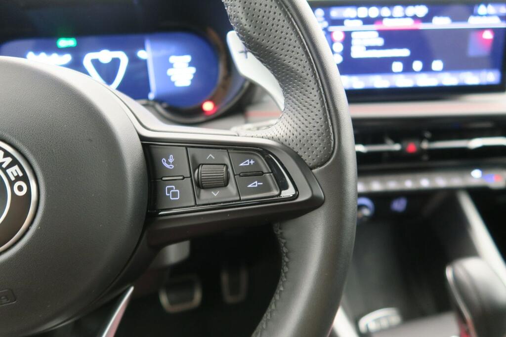 Alfa Romeo Tonale 1.3 Multi-air PHEV Tributo Italiano Q4 11