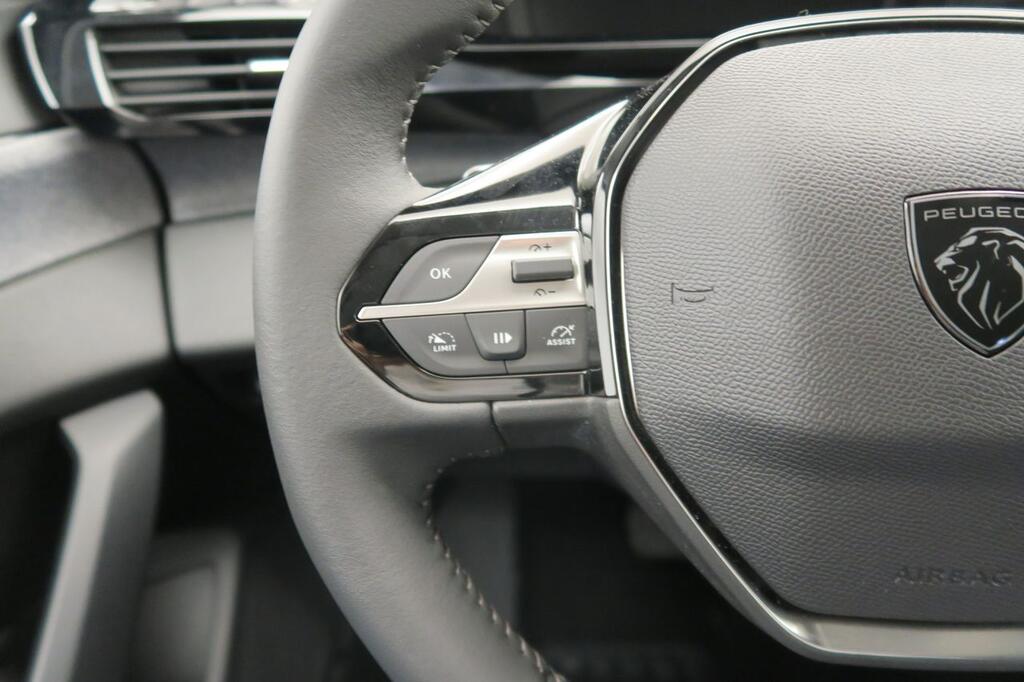 Peugeot 308 5P Allure Hybrid PHEV 180 e-EAT8 10