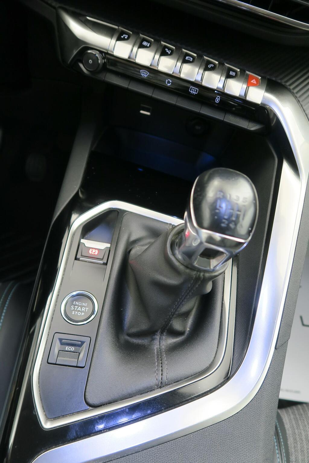 Peugeot 3008 1.2 PureTech 96KW (130CV) S&S Allure 10