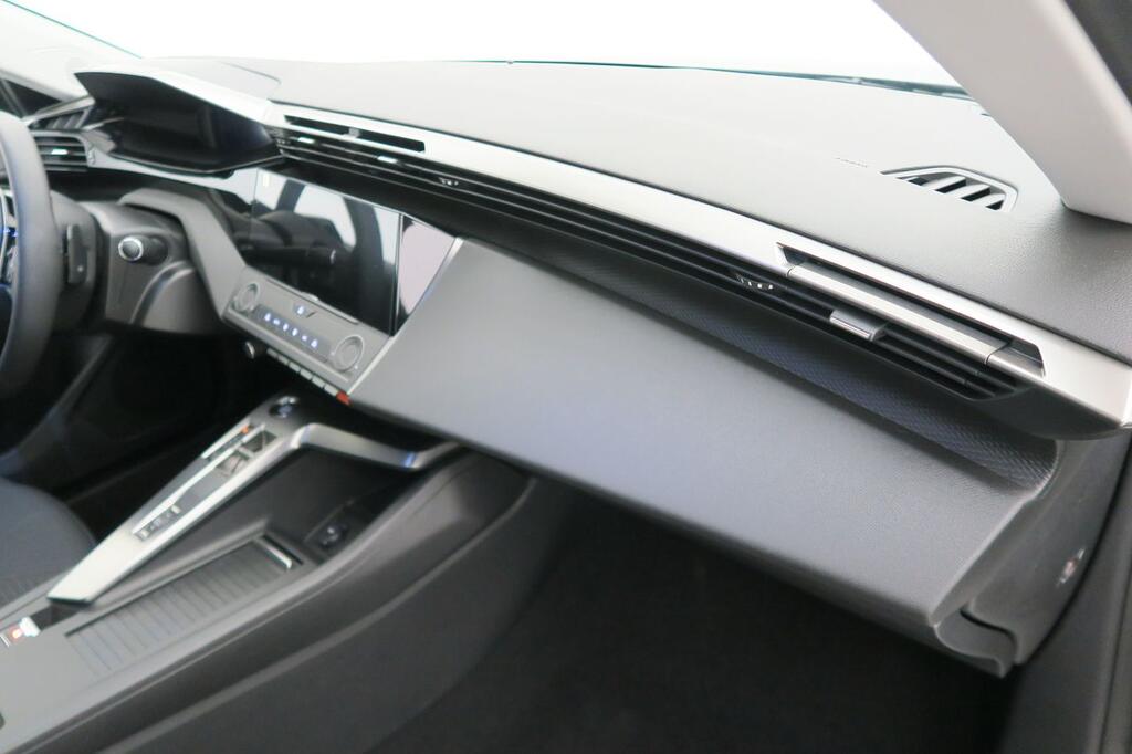 Peugeot 308 5P Active Hybrid 180 eEAT8 13