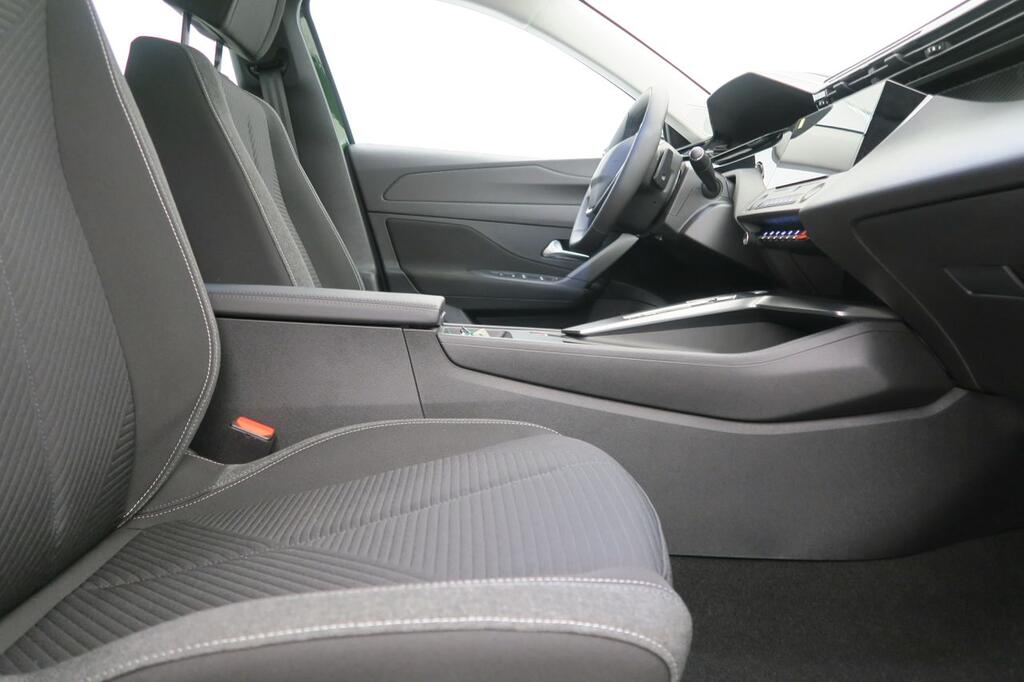 Peugeot 308 5P Active Hybrid 180 eEAT8 14