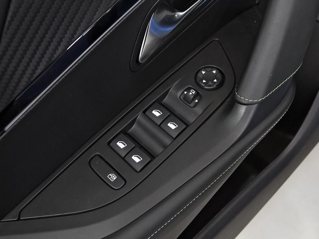 Peugeot 2008 GT Puretech 130 S&S 6 Vel. MAN 9