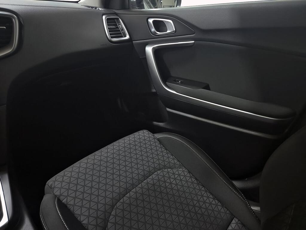 Kia XCeed 1.6 MHEV iMT Drive 100kW (136CV) 29