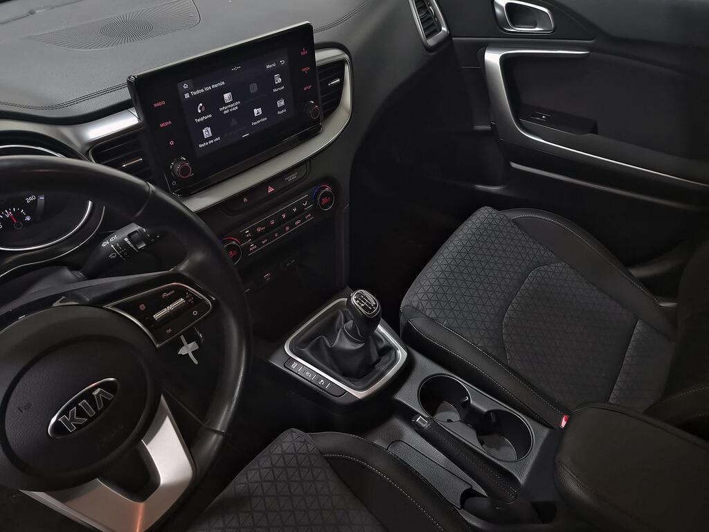 Kia XCeed 1.6 MHEV iMT Drive 100kW (136CV) 28