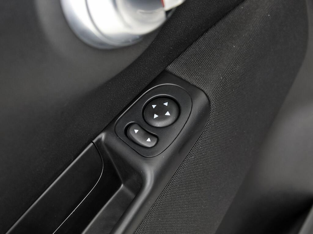 Abarth 500 695C 1.4 16v T-Jet 132kW (180 CV) 12