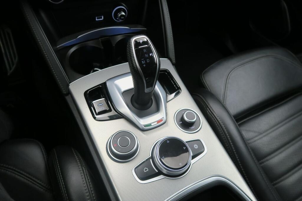 Alfa Romeo Stelvio VELOCE 2.2 D TURBO 210 CV AUTO 4WD 5P 13