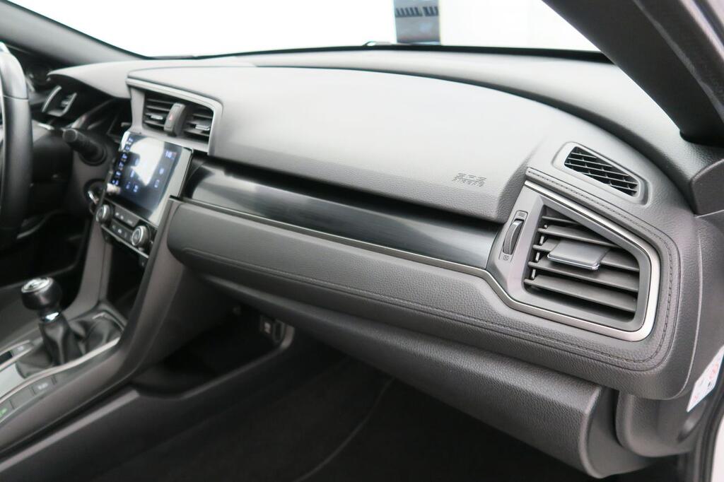 Honda Civic 5P 1.0VTEC TURBO ELEGANCE NAVI 16