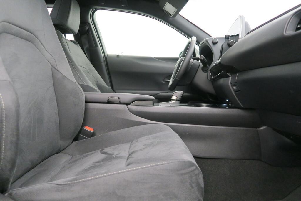 Lexus UX 300H PLUS 2.0 HYBRID 199 CV AUTO 5P 2WD 17