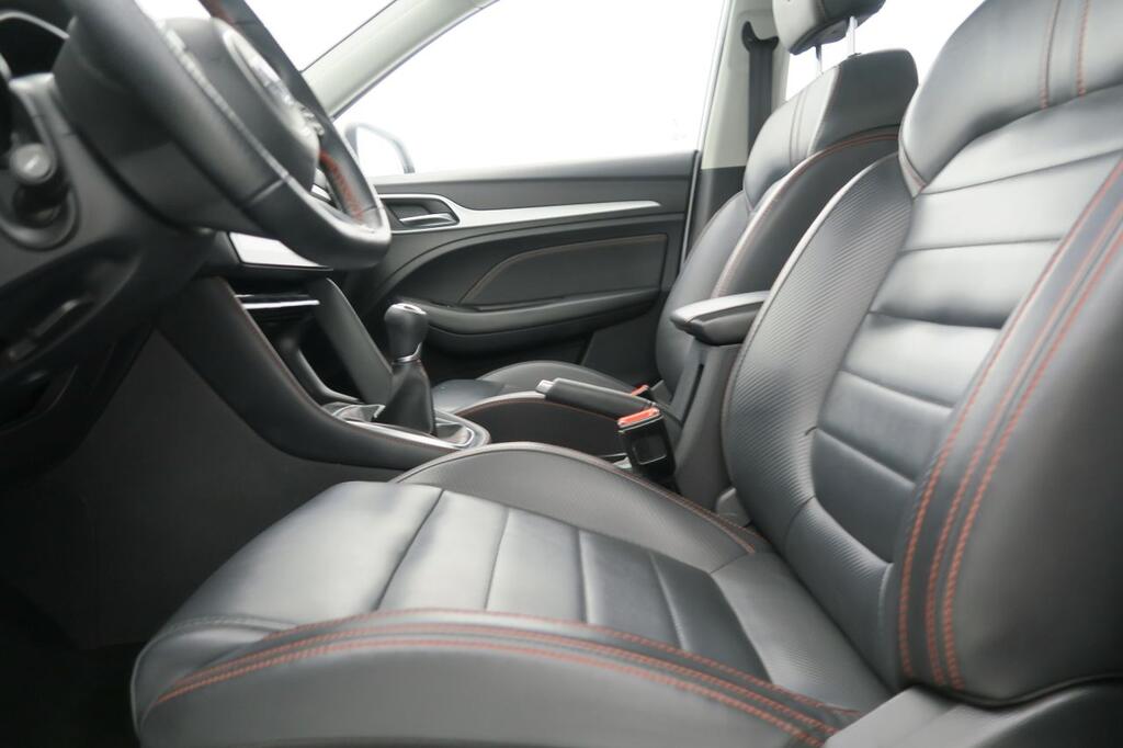 MG ZS LUXURY 1.5 106 CV MAN 5P 16