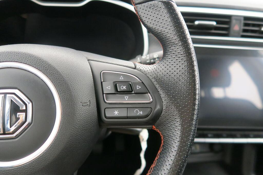 MG ZS LUXURY 1.5 106 CV MAN 5P 11