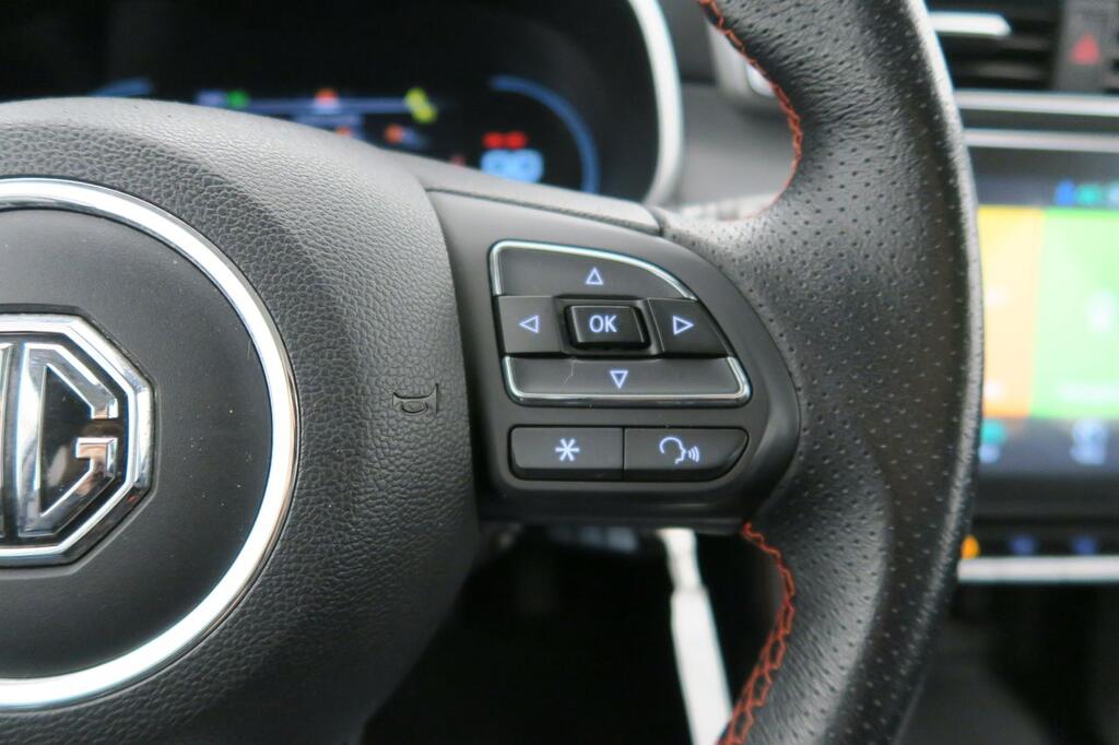 MG ZS LUXURY 1.5 106 CV MAN 5P 11